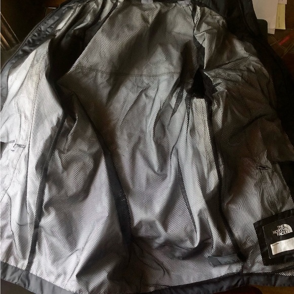 The North Face Boys Large Navy and Black Windbreaker - Picture 4 of 5